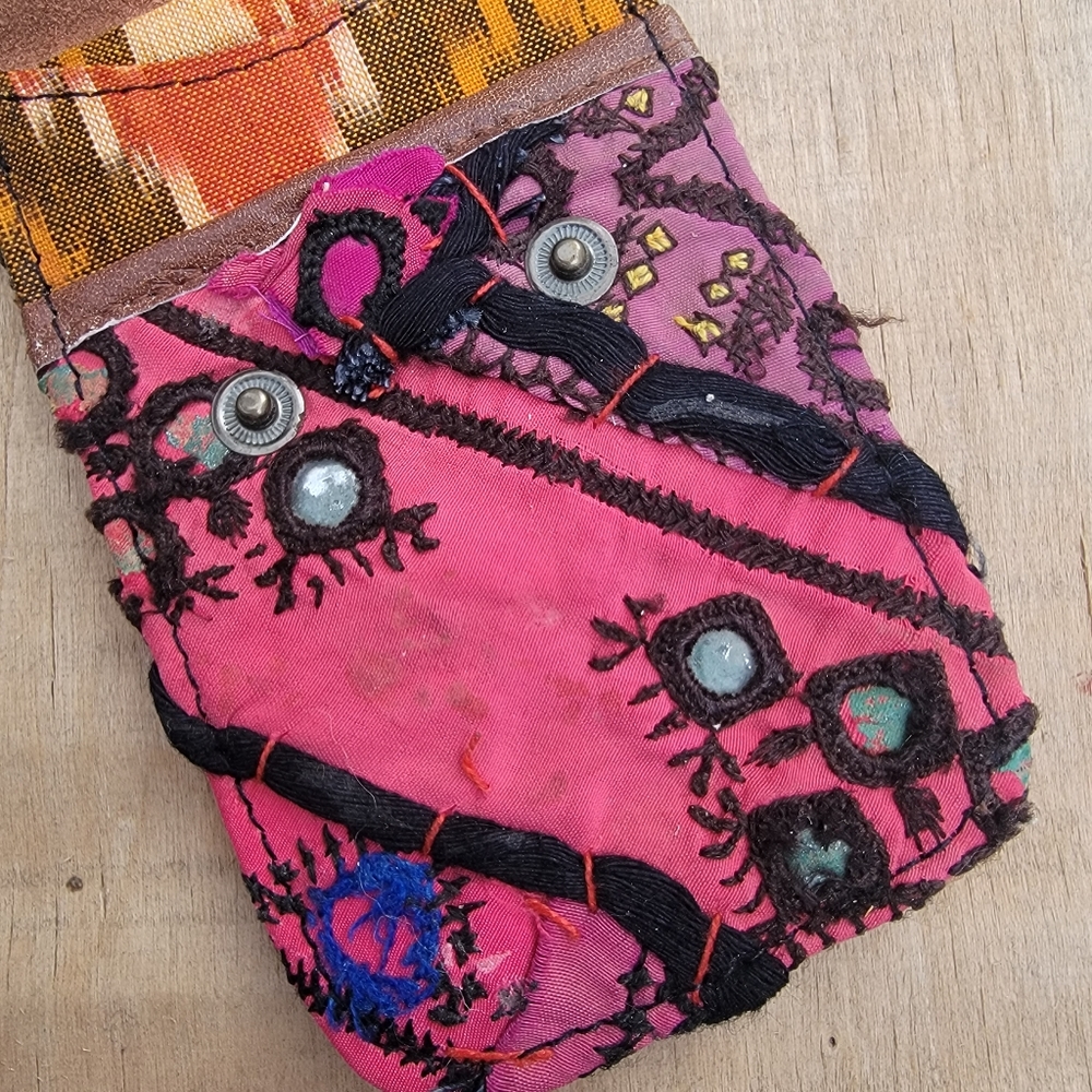 🌋👽 Free People Boho Embroidered Repurposed vtg banjara hippie Wallet card case - Picture 6 of 16